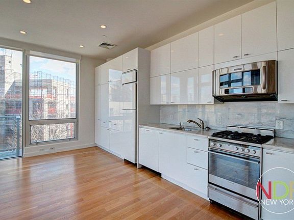 4th image of 525 Clinton Ave APT 8N
