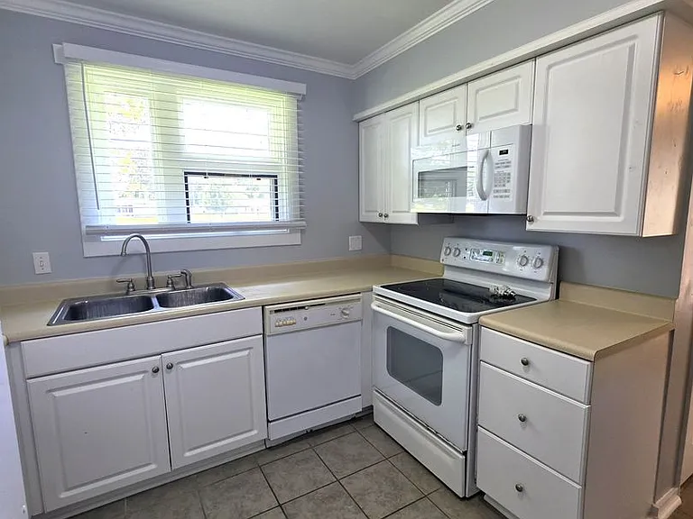 548 Pelican Ave — Photo 6
