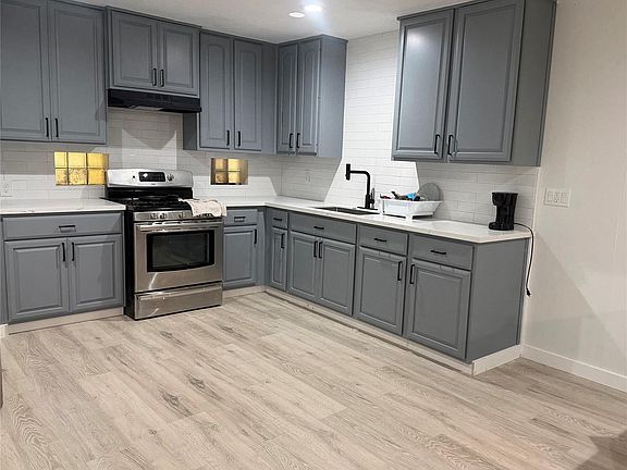 3rd image of 143 Hollyvale Dr