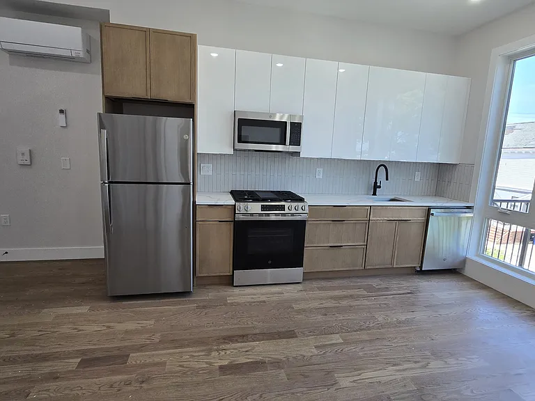 40 Lembeck Ave #306L — Photo 1