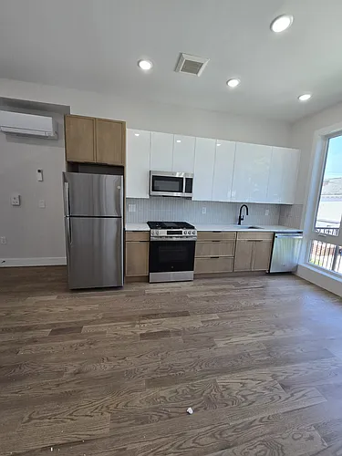 40 Lembeck Ave #306L Photo 1