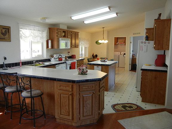5th image of 881 Carriage Ct