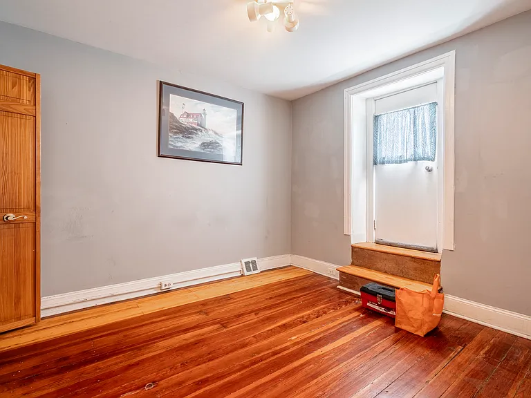131 Ripka St — Photo 11