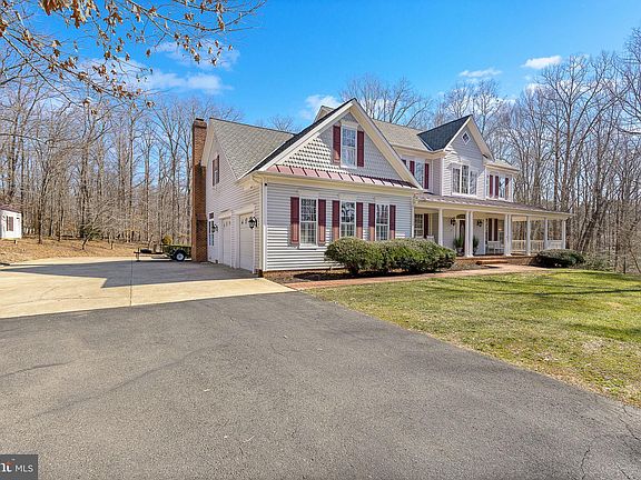 5th image of 8 Holly Ct