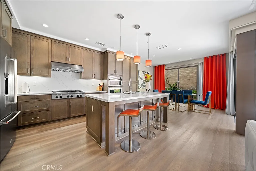 3 bed, 2.5 bath, 1920 sqft, $6,500 — Photo 4