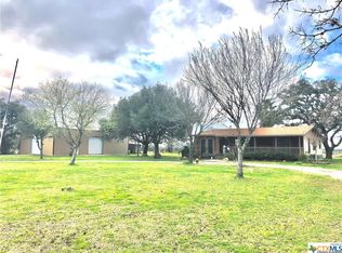 1408 County Road 404, Edna, TX 77957