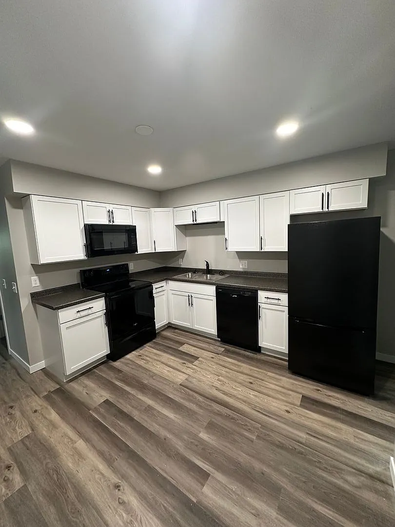2 bed, 818 sqft, $1,100 — Photo 2