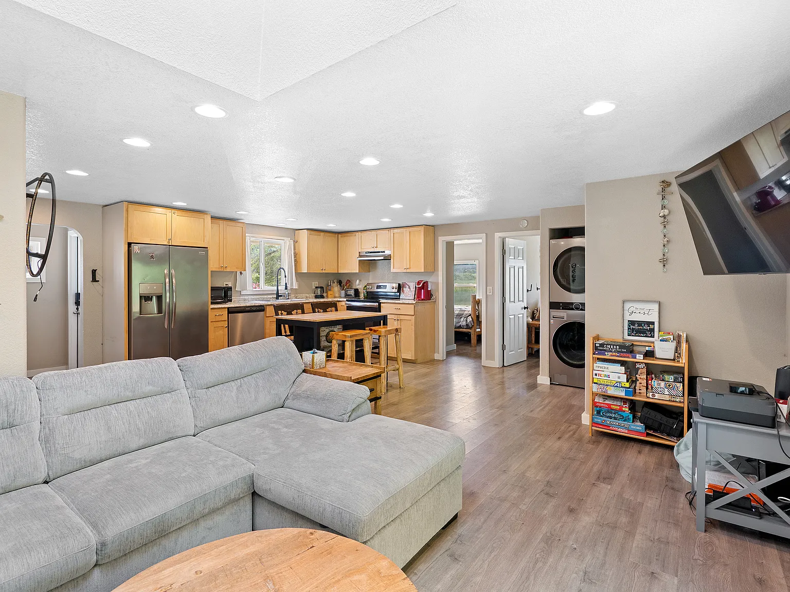 2 bed, 792 sqft, $3,000 — Photo 3