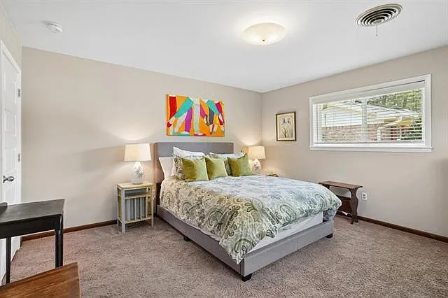 102 N Dabney Dr — Photo 16