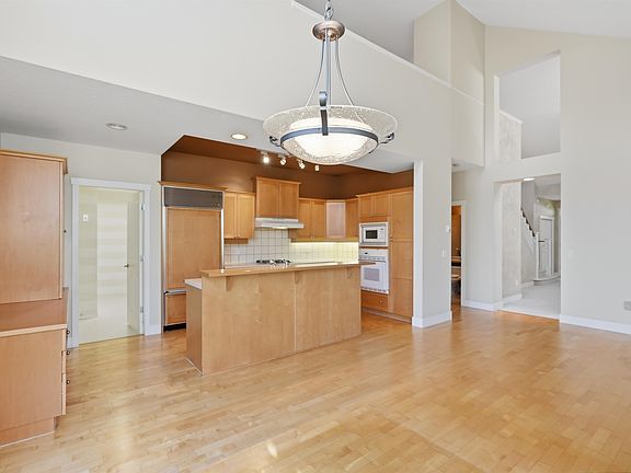 3rd image of 5900 Ferry Rd #2