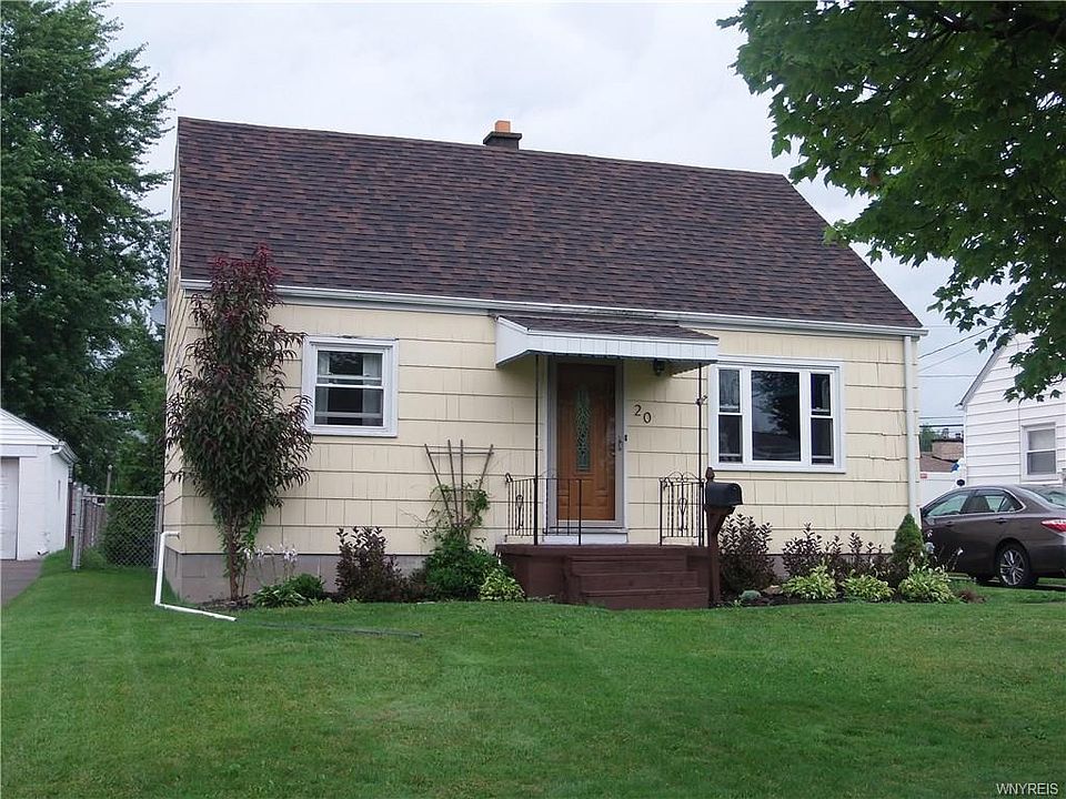1st image of 20 Fontaine Dr