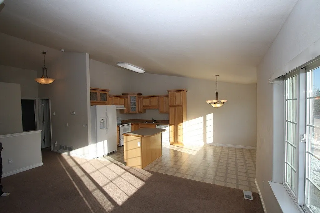 3 Bedroom Duplex-Style Condo near JBER! — Photo 4