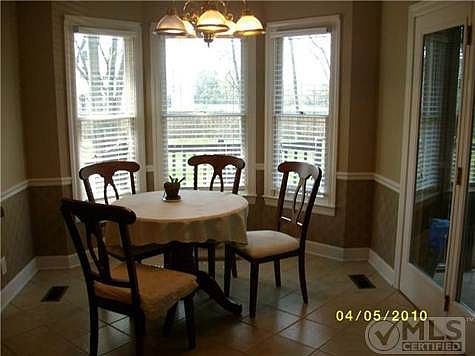 4th image of 2927 Regenwood Dr