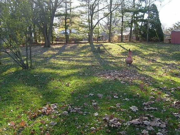 4th image of 996 Greenway Dr
