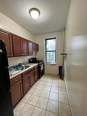 3rd image of 18 E 21st St APT D5