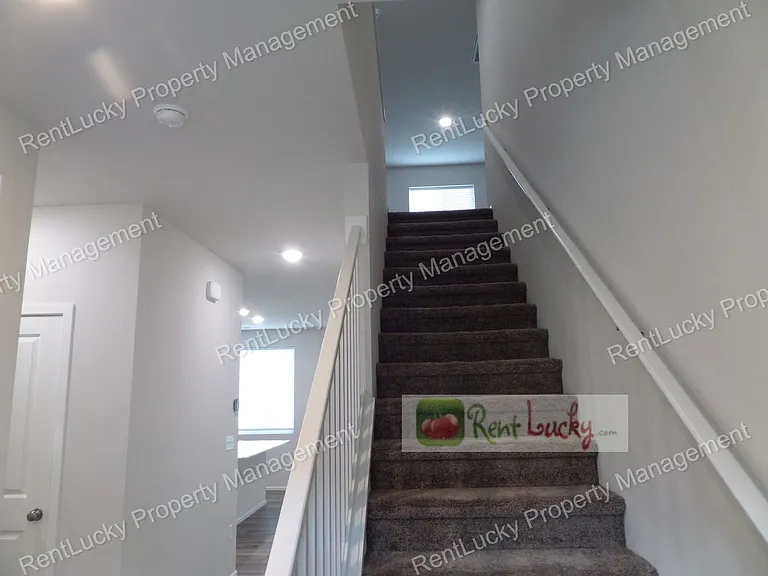2816 Laurel Loop — Photo 13