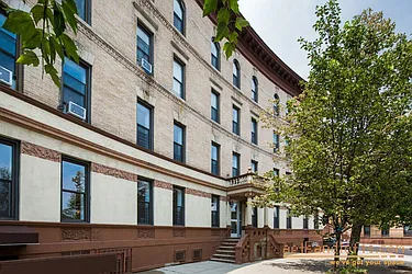 Rented by aptsandlofts.com