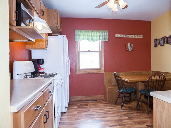 3rd image of 274 E Gilbert Dr