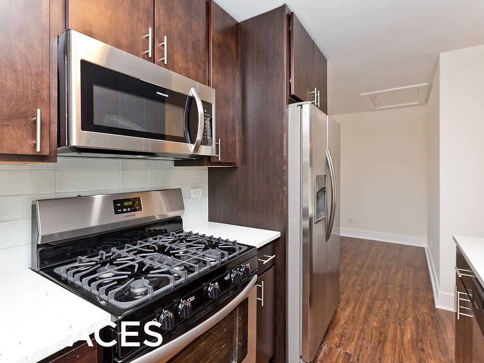 1st image of 2959 N Hamlin Ave #Unt2b