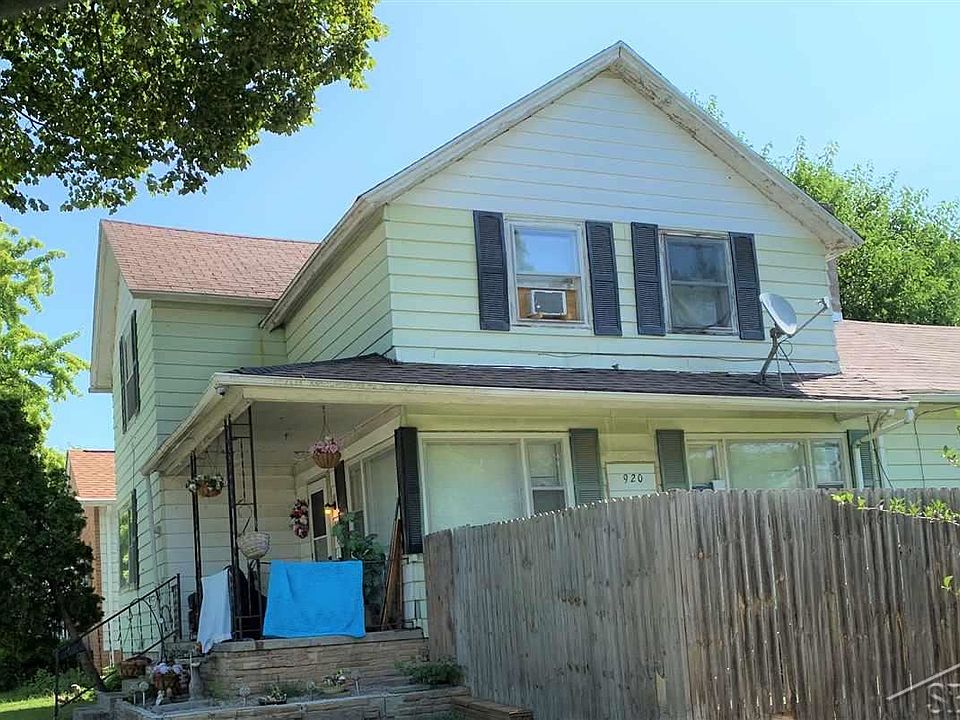 2nd image of 920 Mackinaw St