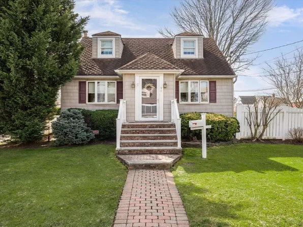 94 Bellevue Avenue, Oceanside, NY 11572