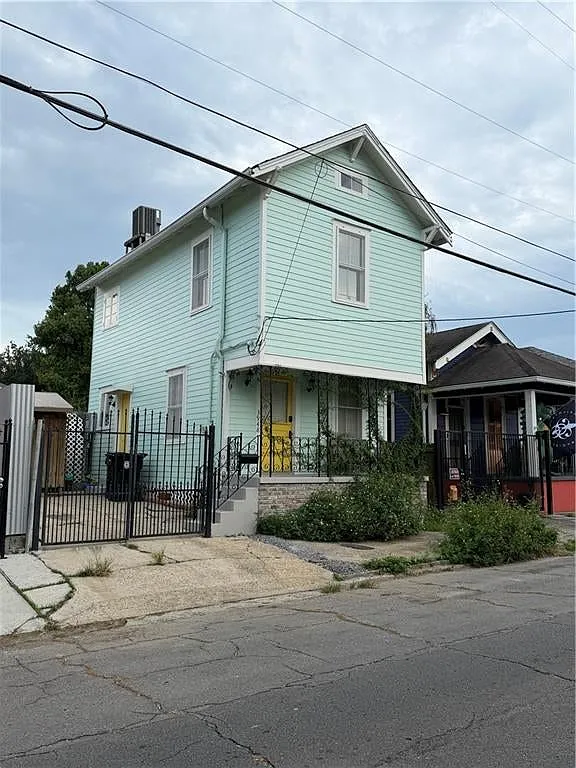 2 bed, 1.5 bath, 870 sqft, $2,400 — Photo 1