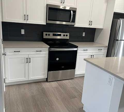 3rd image of 619 N Savanna Cres NE
