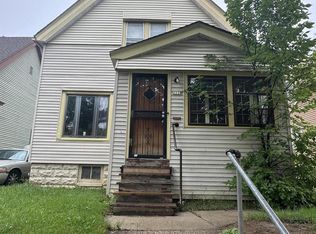2222 W Finn Pl, Milwaukee, WI 53206