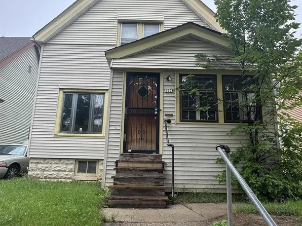 2222 W Finn PLACE, Milwaukee, WI 53206