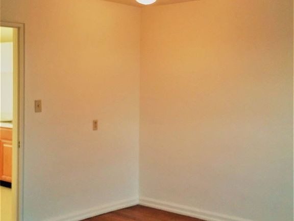 3rd image of 2321 E 52nd St APT 41