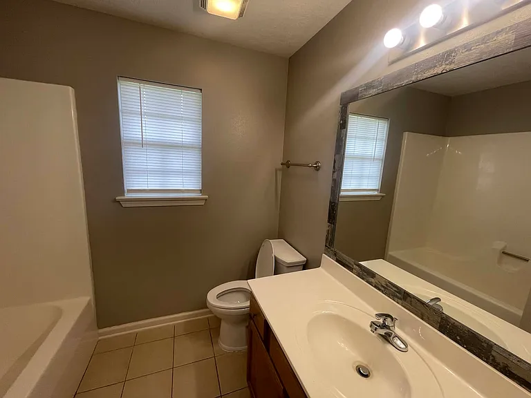 805 Brownstone Dr — Photo 11