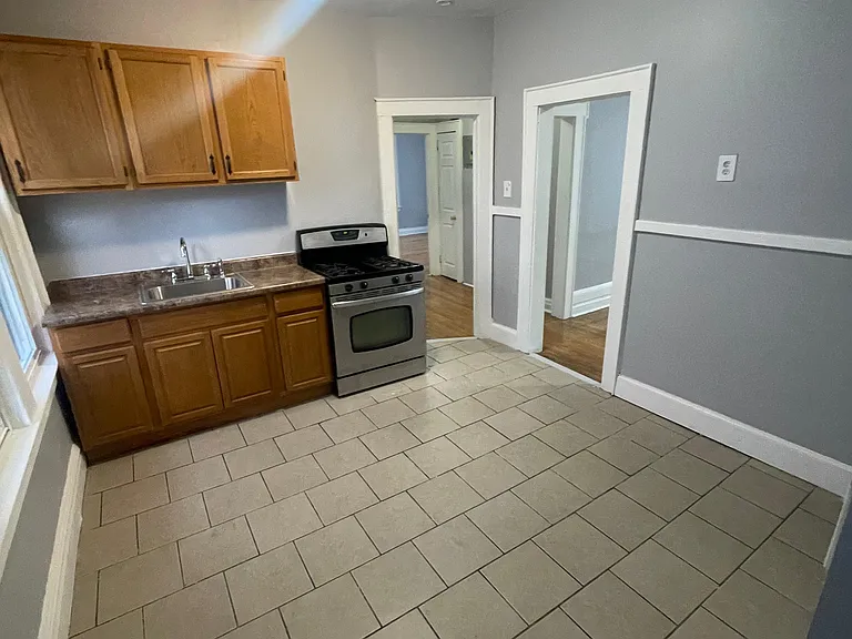 185 Leslie St #1A — Photo 2
