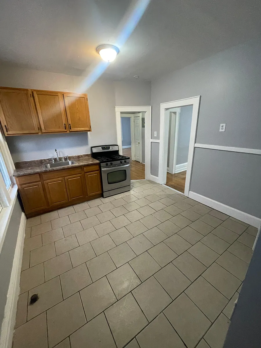 Building Photo - 185 Leslie St #1A