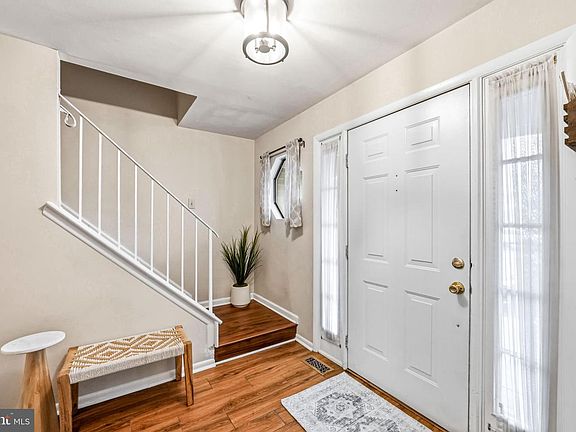 5th image of 11 Claret Ct