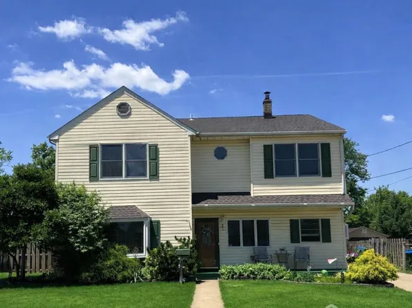 45 Walnut St, Edison, NJ 08817