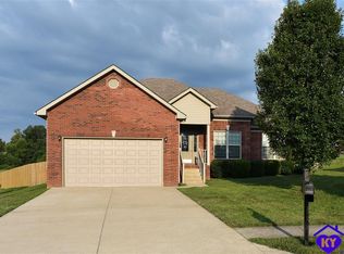 122 Victory Lake Dr, Vine Grove, KY 40175