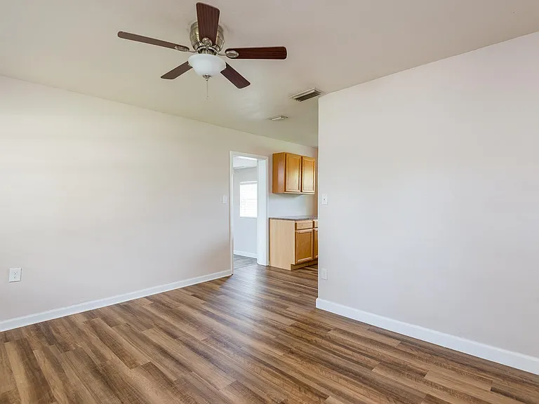 4227 W Bay View Ave — Photo 6