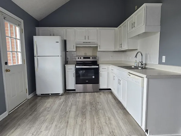 5451 Sungrove Cir N — Photo 1