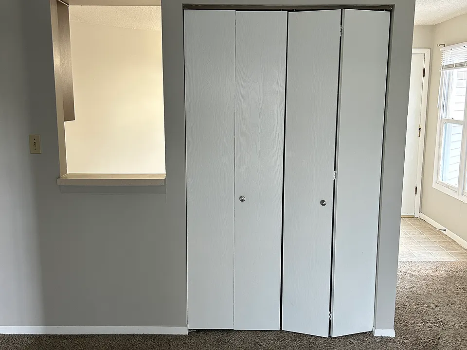 LIVING ROOM PASS THROUGH AND COAT CLOSET