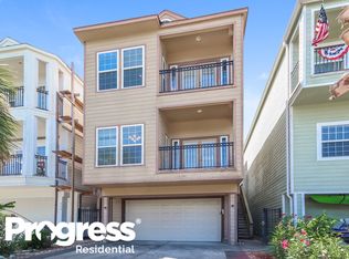 618 8th St, Kemah, TX 77565