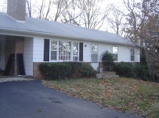 32 Canaan St, Luray, VA 22835