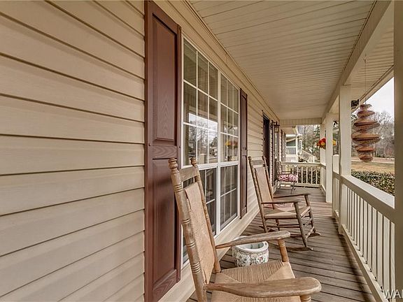 3rd image of 130 Country Ln