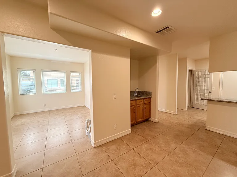 1334 S Grand Ave — Photo 9