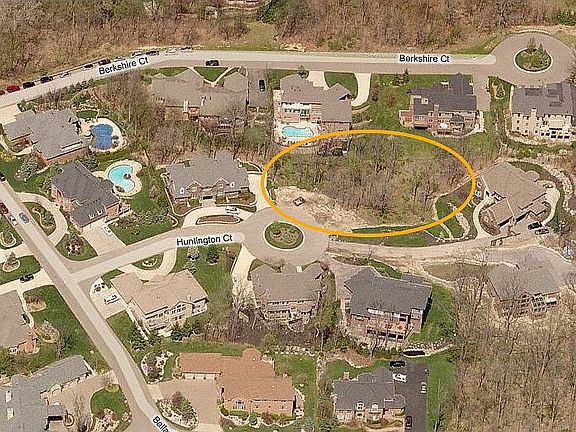 2nd image of 34750 Huntington Ct