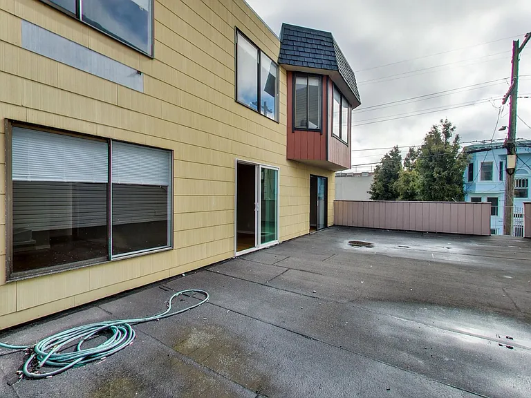 205 Collins St #4 — Photo 35