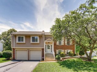 474 Newport Dr, Naperville, IL