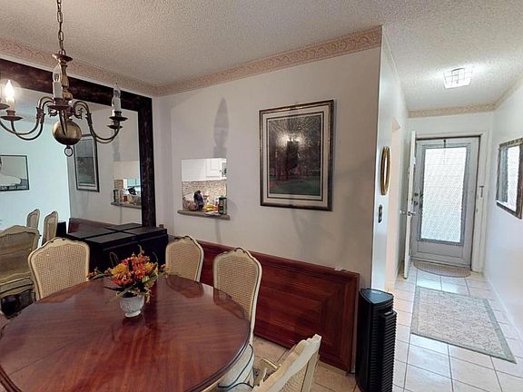 2nd image of 204 Oxford Pl #200