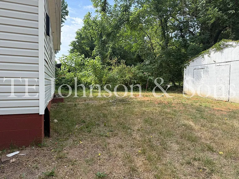 526 Chandler St — Photo 31