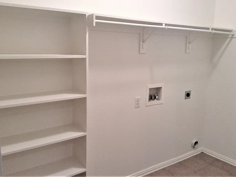 554 Kerry St — Photo 12