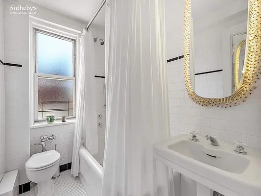 Rented by Sotheby's International Realty | media 38